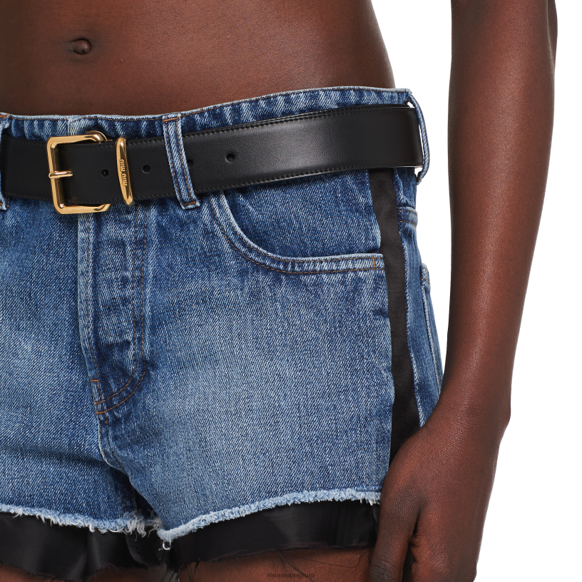 Miu Miu marinekorte spijkerbroek N8F6L971 klaar om te dragen