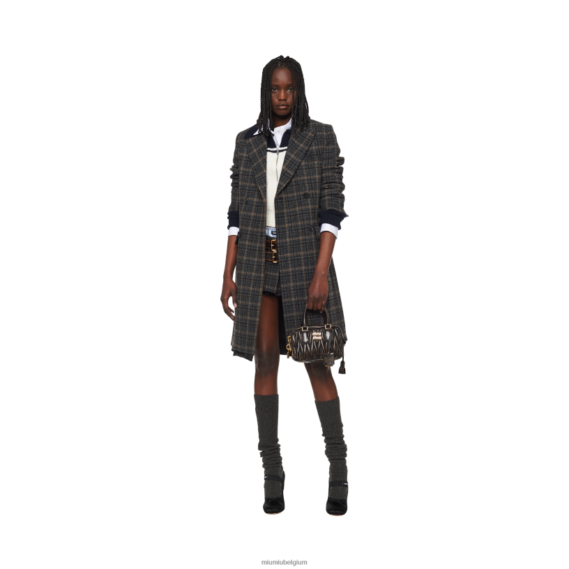 Miu Miu ebbehoutgeruite jas met dubbele rij knopen N8F6L513 klaar om te dragen