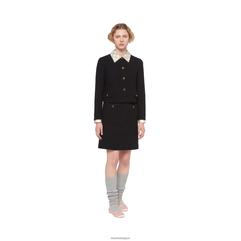 Miu Miu zwartsingle-breasted bouclé jasje met borduursels N8F6L519 klaar om te dragen