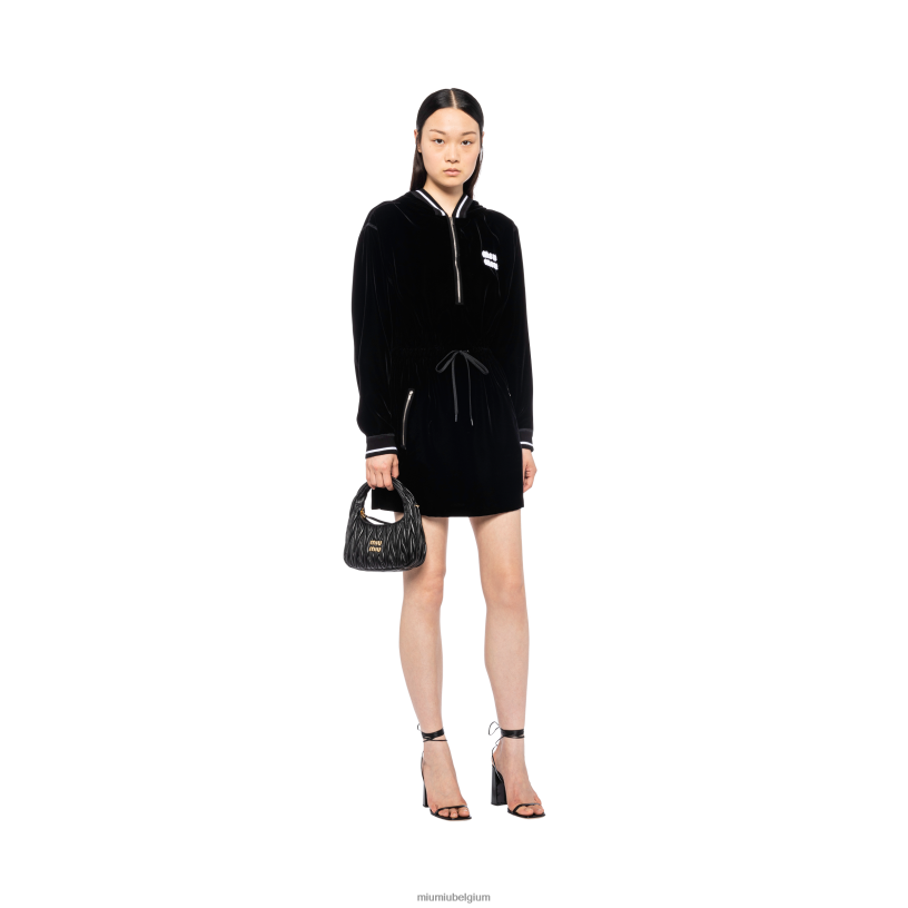 Miu Miu zwartfluwelen korte jurk N8F6L410 klaar om te dragen