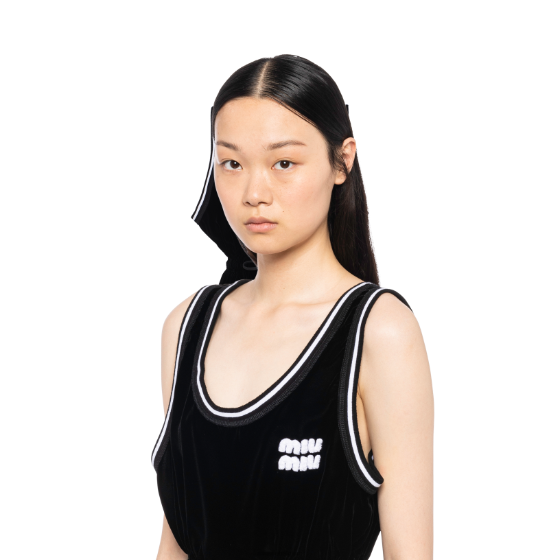 Miu Miu zwartfluwelen mini-jurk N8F6L409 klaar om te dragen