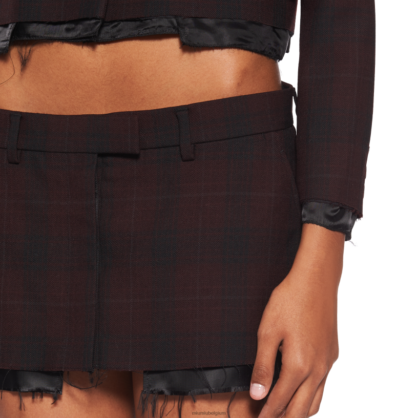 Miu Miu bordeauxgeruite minirok N8F6L897 klaar om te dragen