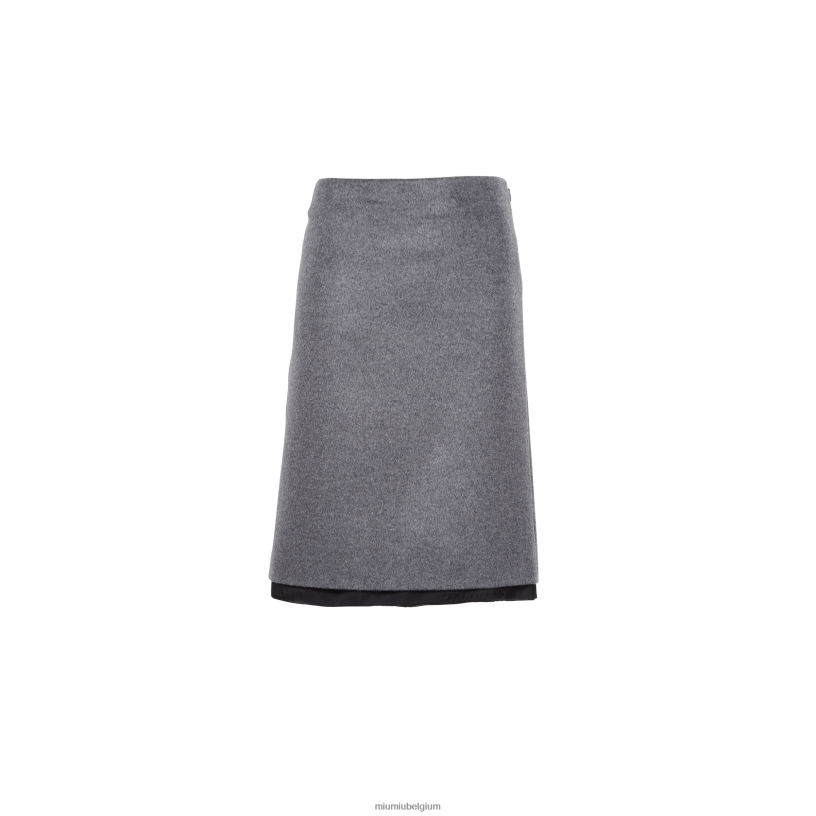 Miu Miu grijsvelours rok N8F6L848 klaar om te dragen