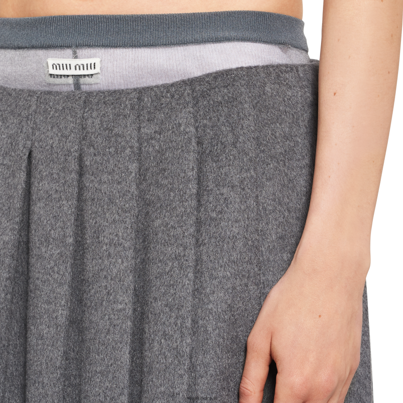 Miu Miu grijsvelours rok N8F6L852 klaar om te dragen