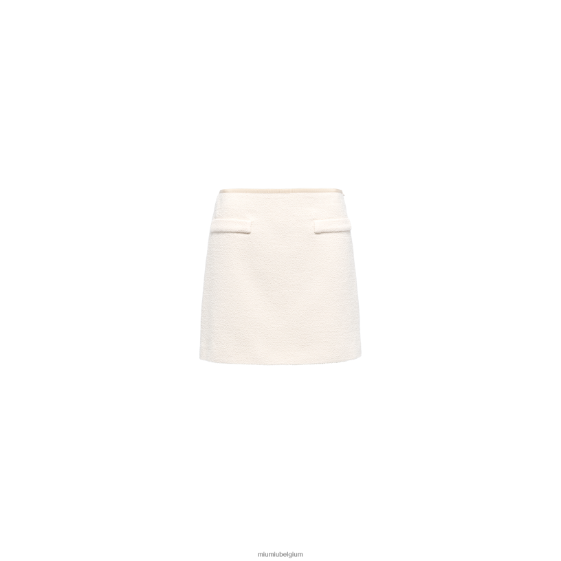 Miu Miu ivoorbouclé tweed minirok N8F6L926 klaar om te dragen