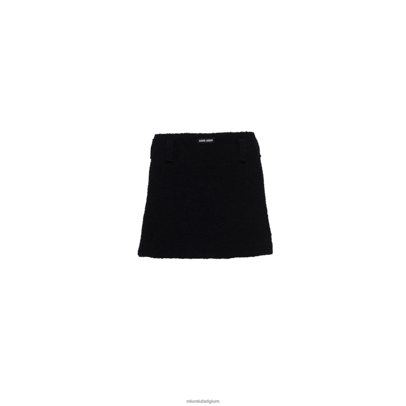 Miu Miu zwartbouclé minirok N8F6L864 klaar om te dragen