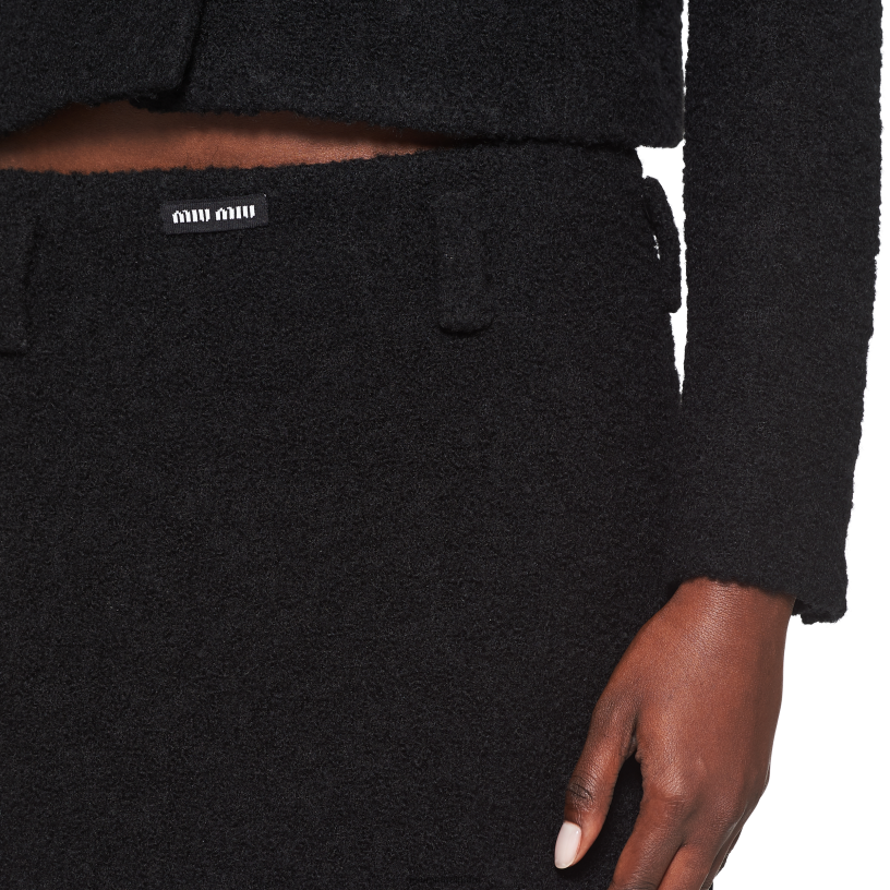 Miu Miu zwartbouclé minirok N8F6L864 klaar om te dragen
