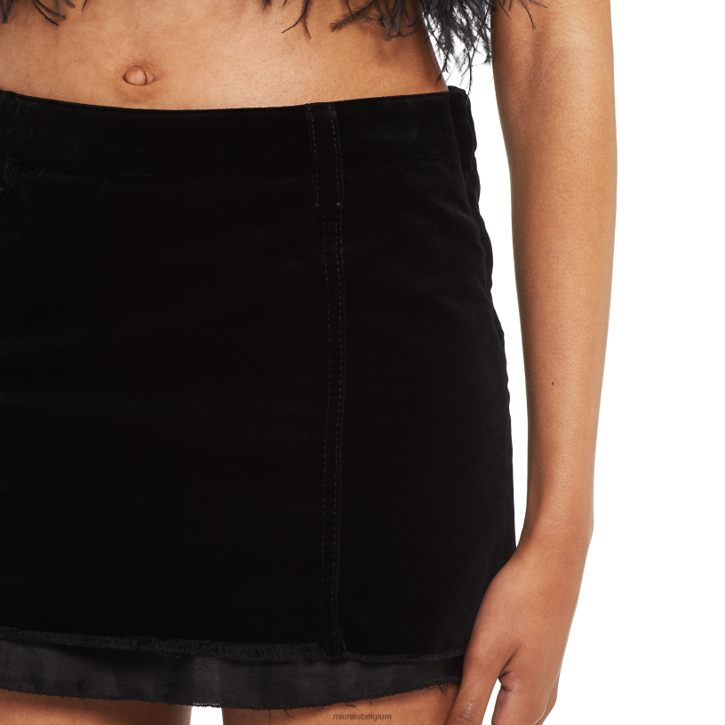 Miu Miu zwartfluwelen minirok N8F6L886 klaar om te dragen