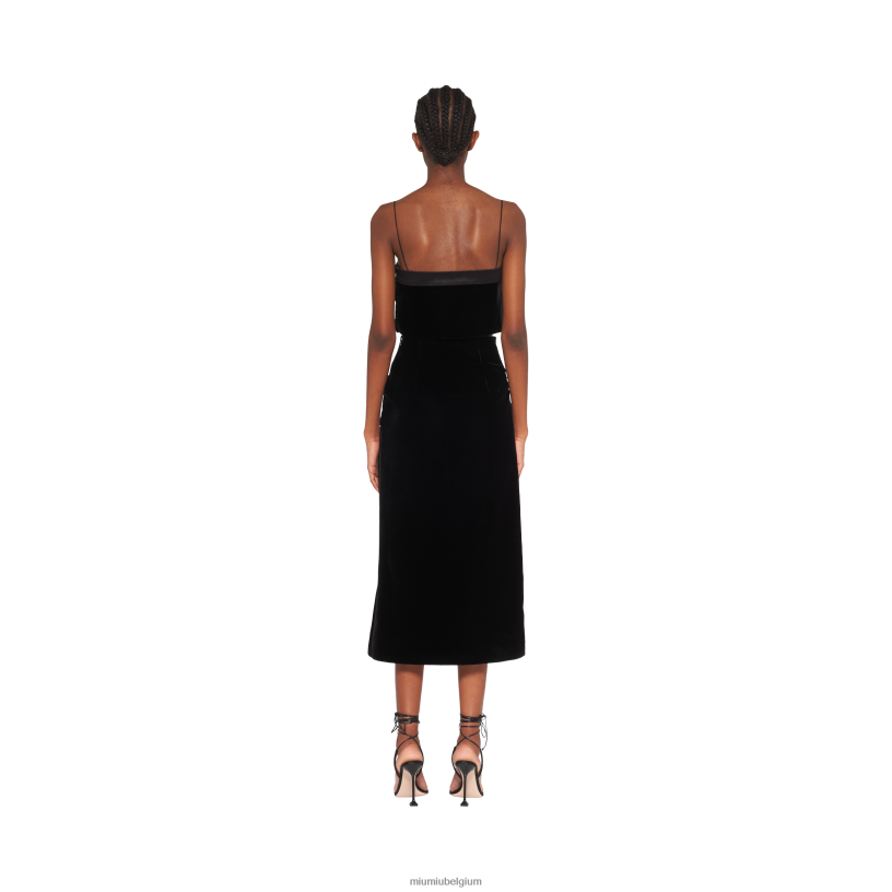 Miu Miu zwartlange fluwelen rok N8F6L882 klaar om te dragen