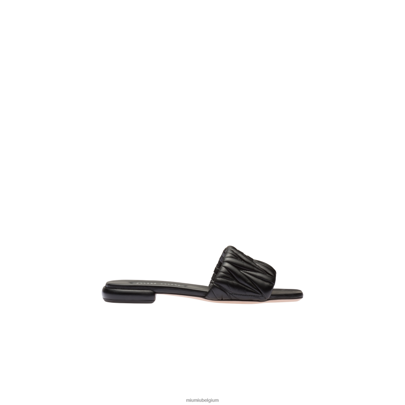 Miu Miu zwartgematelasseerde nappaleren slippers N8F6L255 schoenen