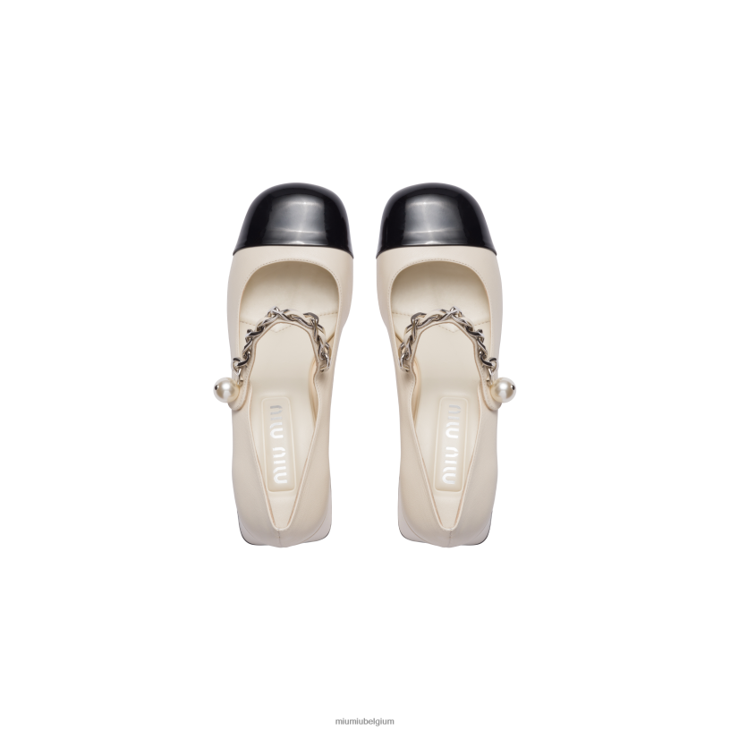 Miu Miu ivoor/zwartleren pumps N8F6L192 schoenen