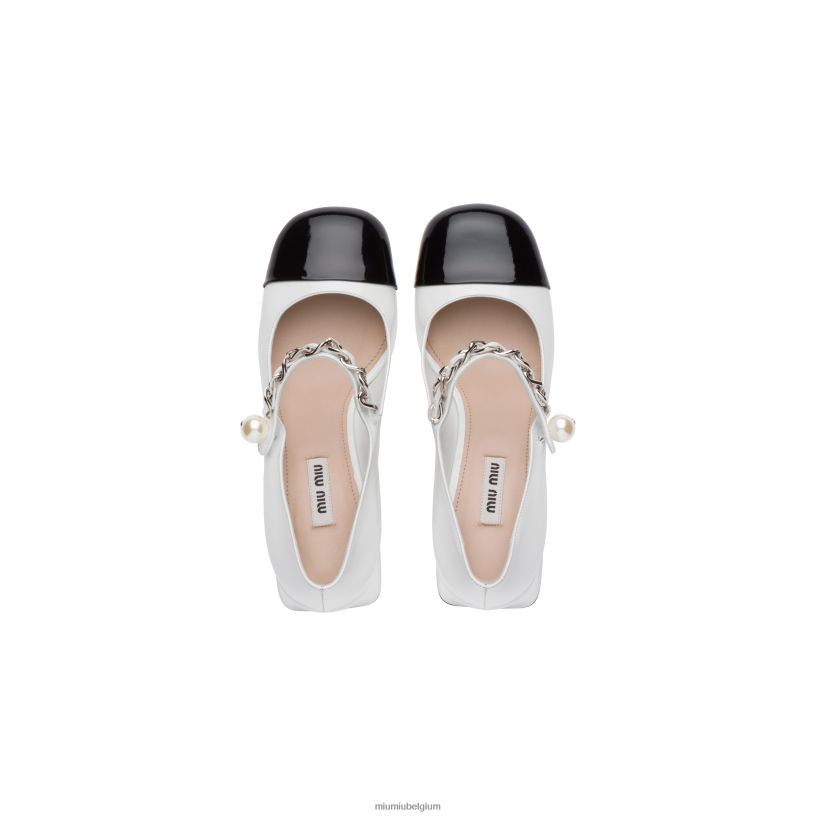 Miu Miu wit Zwartpumps van lakleer N8F6L194 schoenen