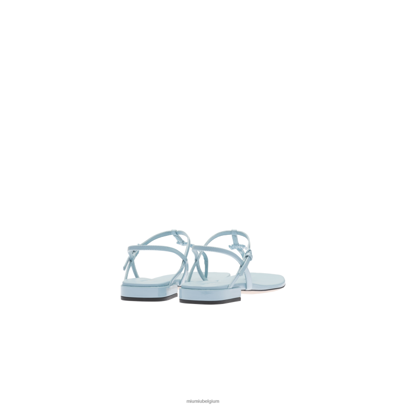 Miu Miu lichtblauwsandalen met lakleren teenslippers N8F6L211 schoenen