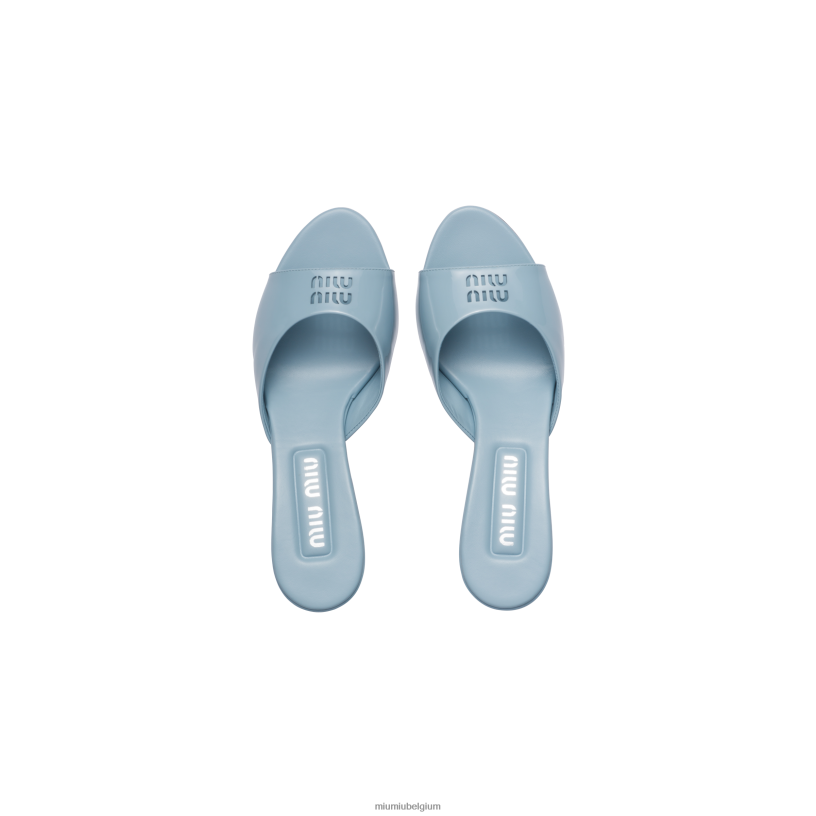 Miu Miu lichtblauwsandalen van lakleer N8F6L216 schoenen