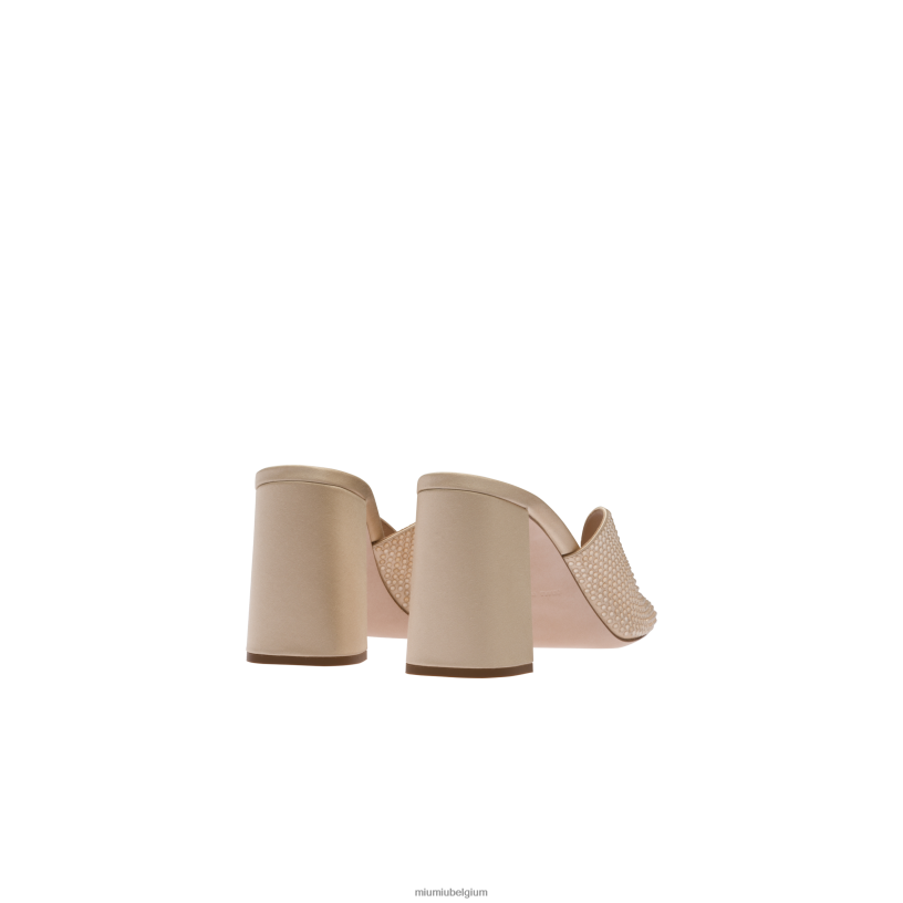 Miu Miu zandbeigesatijnen sandalen met kristallen N8F6L234 schoenen