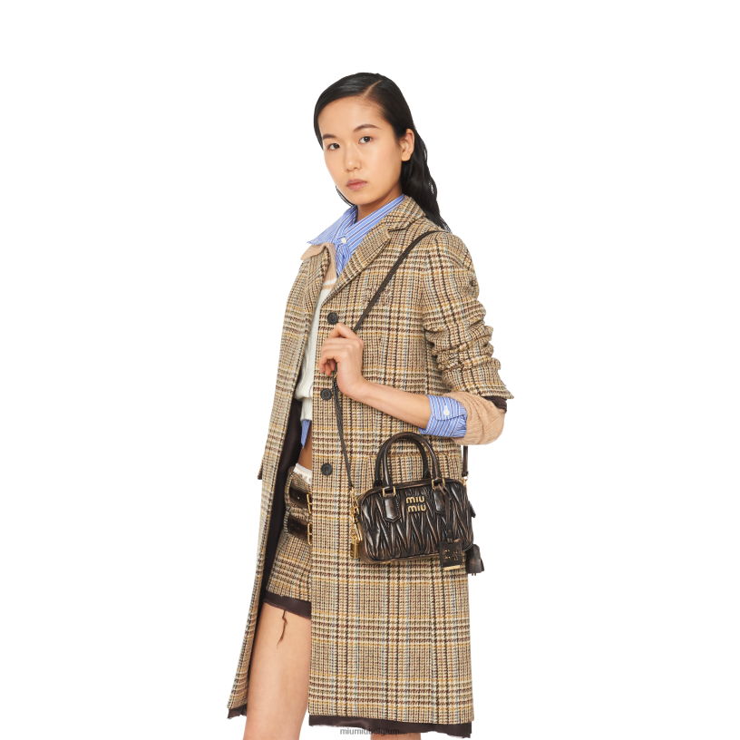 Miu Miu zand/koffietas van gematelasseerd nappaleer met handvat aan de bovenkant N8F6L142 verzameling