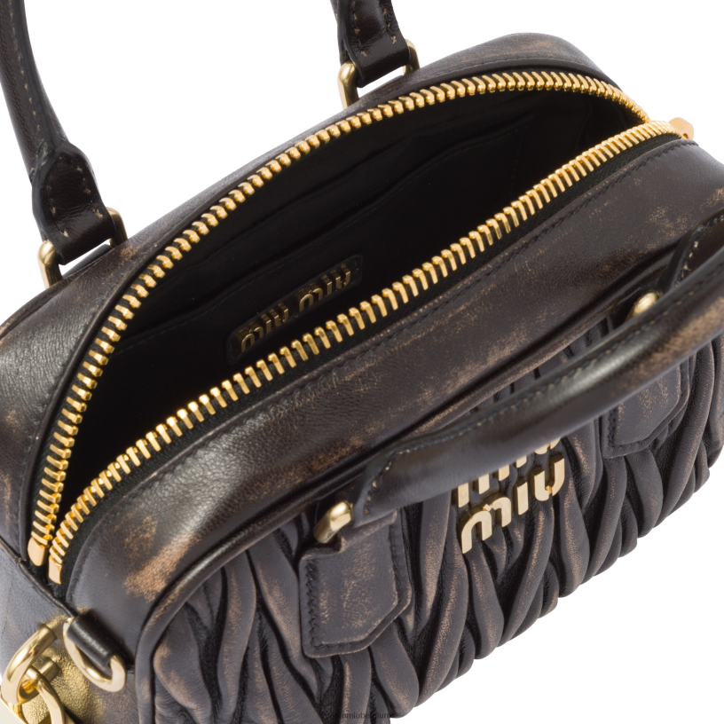 Miu Miu zand/koffietas van gematelasseerd nappaleer met handvat aan de bovenkant N8F6L142 verzameling