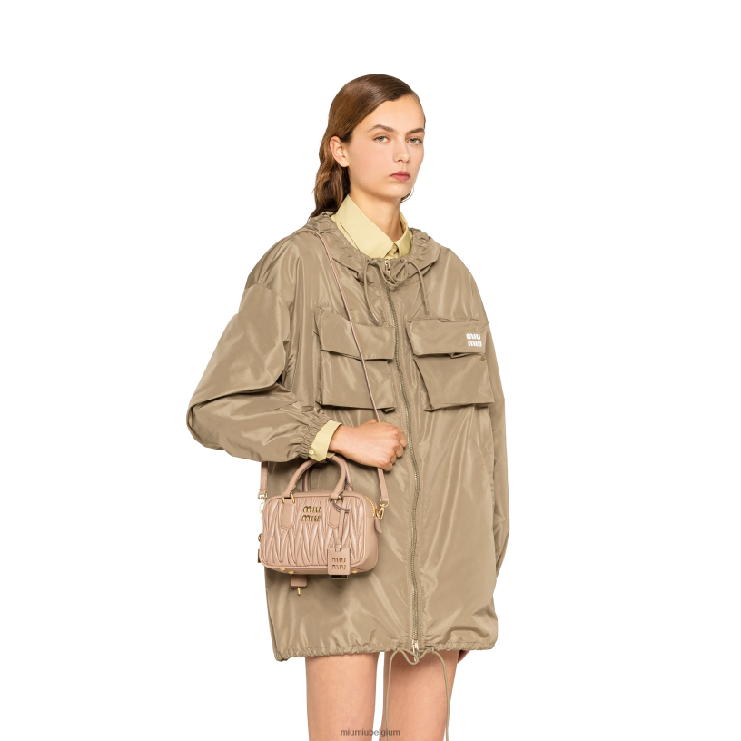 Miu Miu cameotas van gematelasseerd nappaleer met handvat aan de bovenkant N8F6L43 verzameling