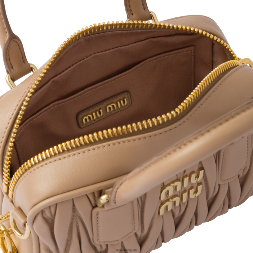 Miu Miu cameotas van gematelasseerd nappaleer met handvat aan de bovenkant N8F6L43 verzameling