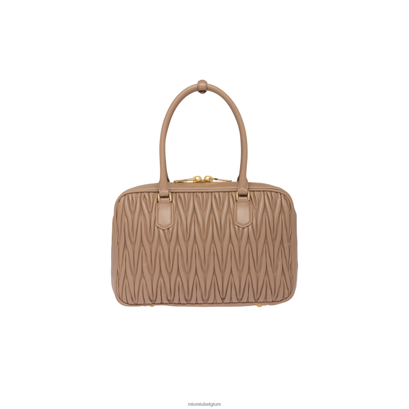 Miu Miu cameotas van gematelasseerd nappaleer met handvat aan de bovenkant N8F6L71 verzameling