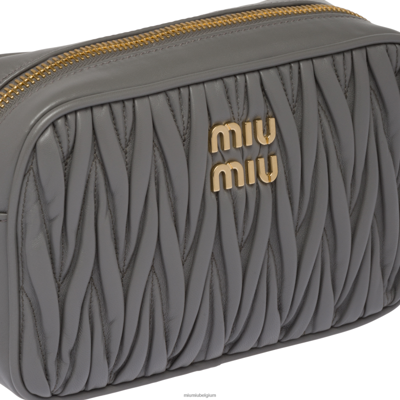 Miu Miu marmer grijsgematelasseerde schoudertas van nappaleer N8F6L72 verzameling