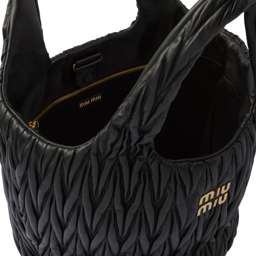 Miu Miu zwartWand tas van gematelasseerd nappaleer N8F6L49 verzameling