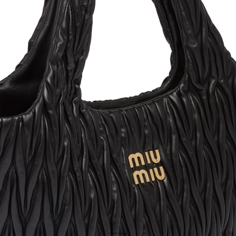 Miu Miu zwartWand tas van gematelasseerd nappaleer N8F6L49 verzameling