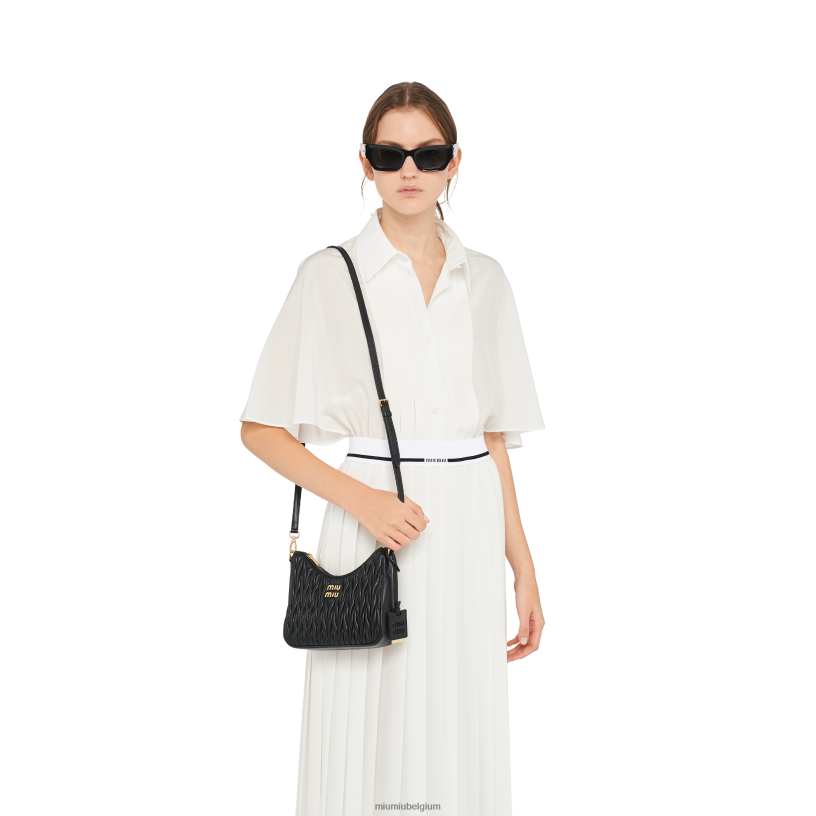 Miu Miu zwartgematelasseerde schoudertas van nappaleer N8F6L60 verzameling