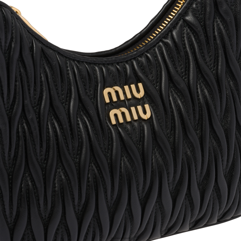 Miu Miu zwartgematelasseerde schoudertas van nappaleer N8F6L60 verzameling