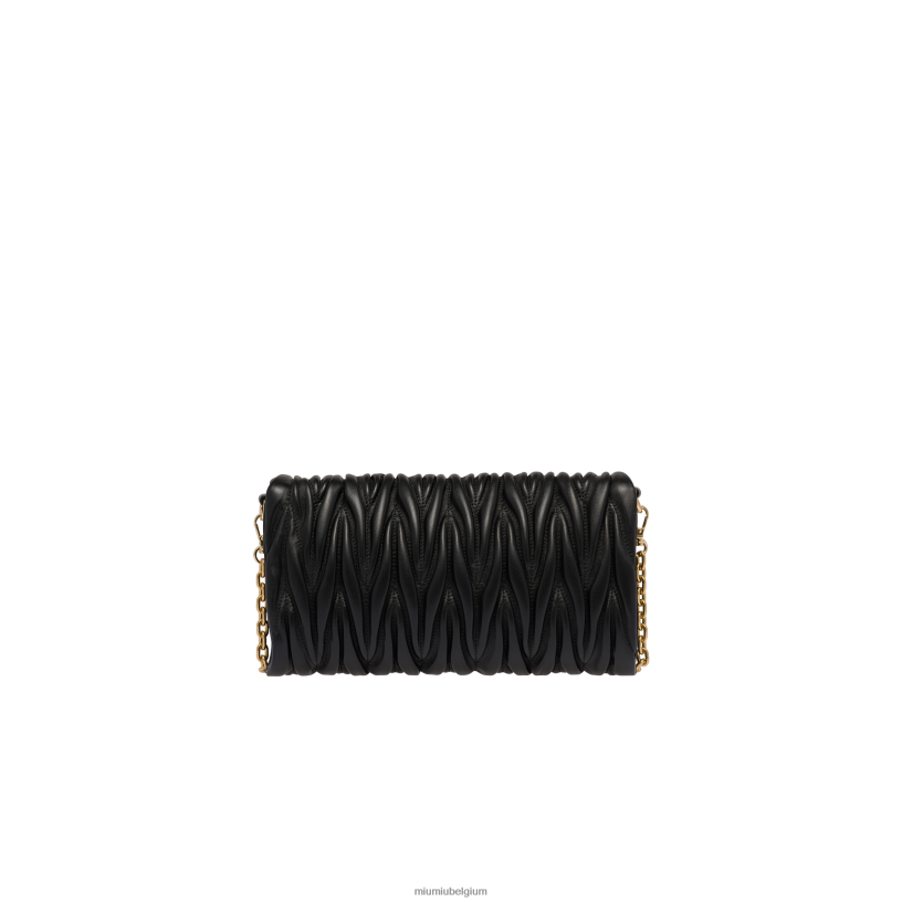 Miu Miu zwartgematelasseerde schoudertas van nappaleer N8F6L73 verzameling