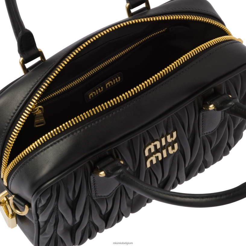Miu Miu zwarttas van gematelasseerd nappaleer met handvat aan de bovenkant N8F6L69 verzameling