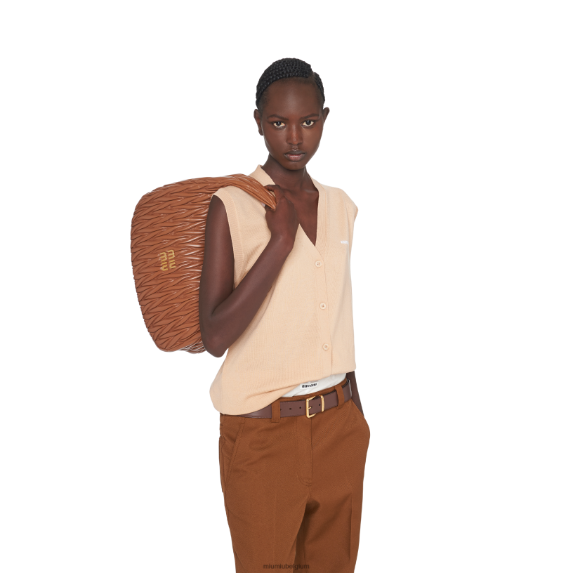 Miu Miu cognacdwaal gematelasseerde nappa lederen hobo tas N8F6L29 verzameling