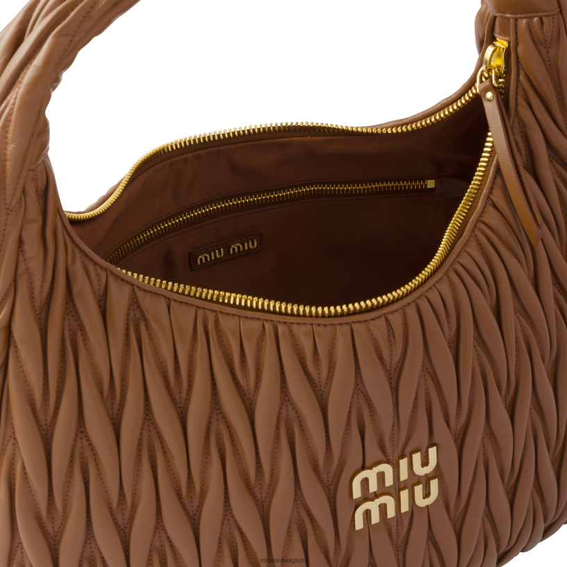 Miu Miu cognacdwaal gematelasseerde nappa lederen hobo tas N8F6L29 verzameling