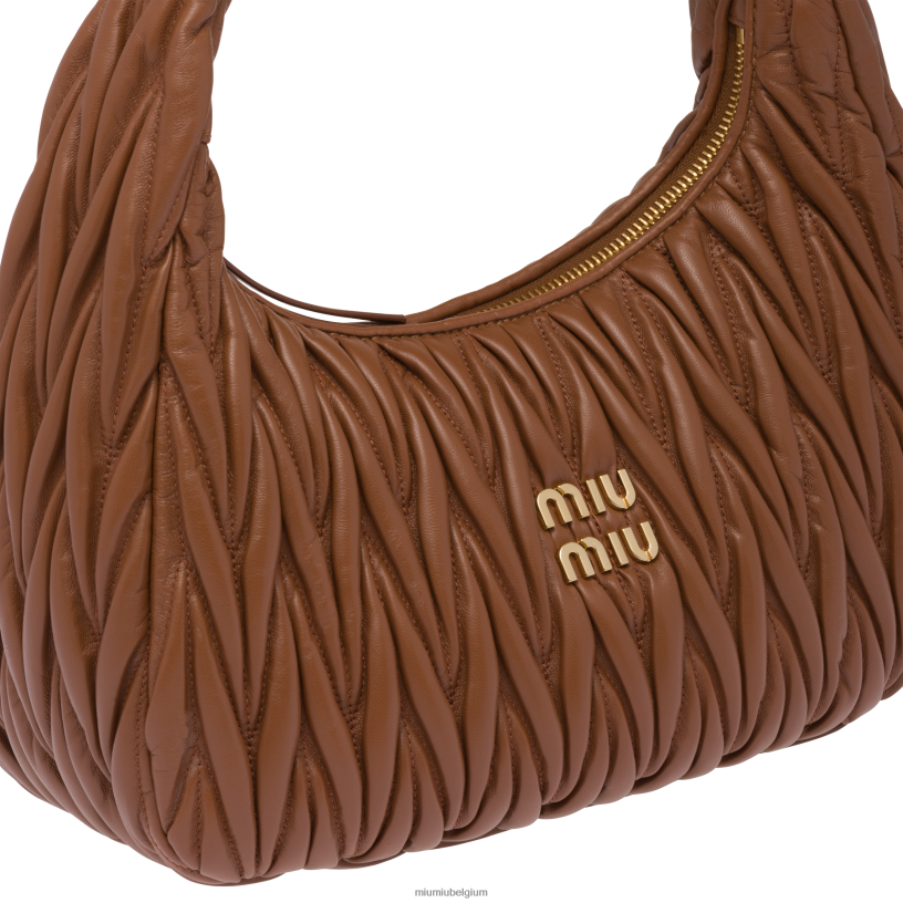 Miu Miu cognacdwaal gematelasseerde nappa lederen hobo tas N8F6L33 verzameling