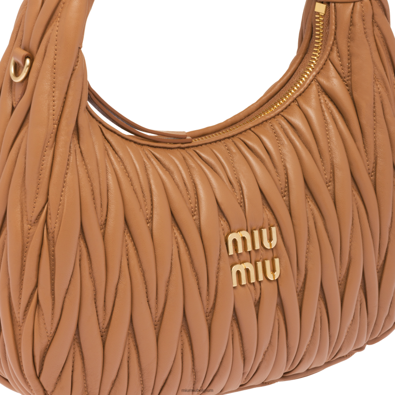 Miu Miu karameldwaal gematelasseerde nappa lederen hobo tas N8F6L26 verzameling