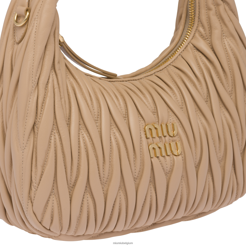 Miu Miu zandbeigedwaal gematelasseerde nappa lederen hobo tas N8F6L25 verzameling
