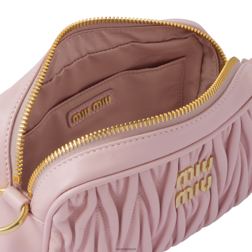 Miu Miu albast rozegematelasseerde schoudertas van nappaleer N8F6L80 verzameling